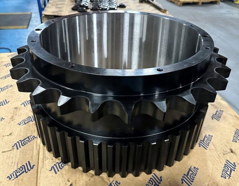 Roda dentada dupla especial MTO Martin com cubo flangeado fabricada conforme desenho do cliente
