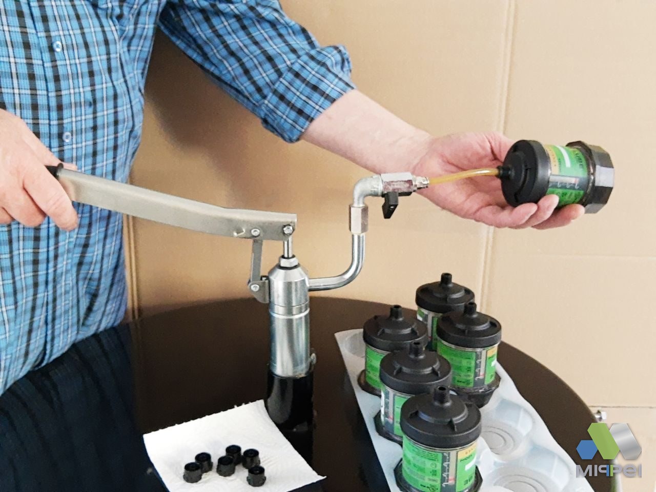 Enchimento e cartuchos de reposição Enchimento de lubrificador automático Grützner com cartucho de graxa e bomba manual