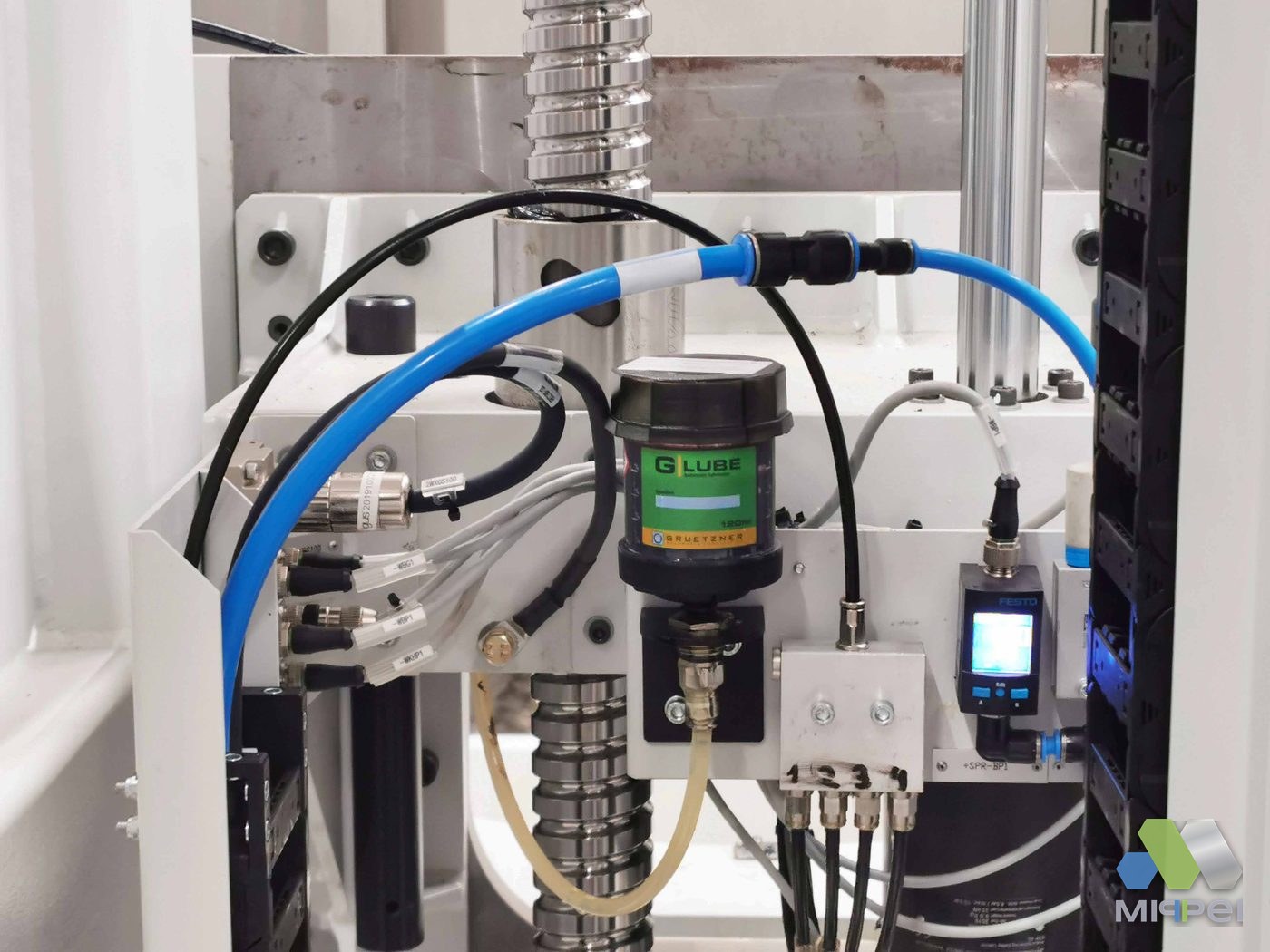 Máquina com transmissão por corrente Lubrificador automático G-LUBE em máquina com transmissão por corrente
