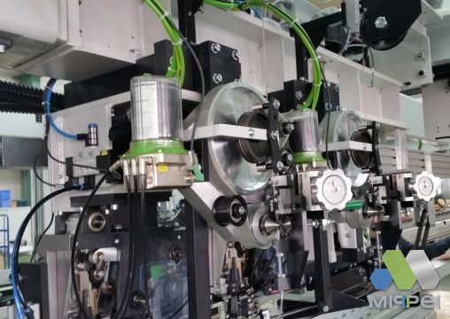 Papel e celulose — máquina em operação Lubrificação automática em máquina da indústria de papel e celulose