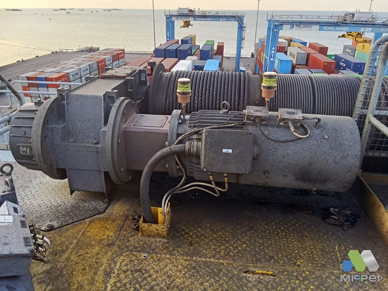 Equipamento portuário — motores e redutores Lubrificadores automáticos em motores e redutores de equipamento portuário