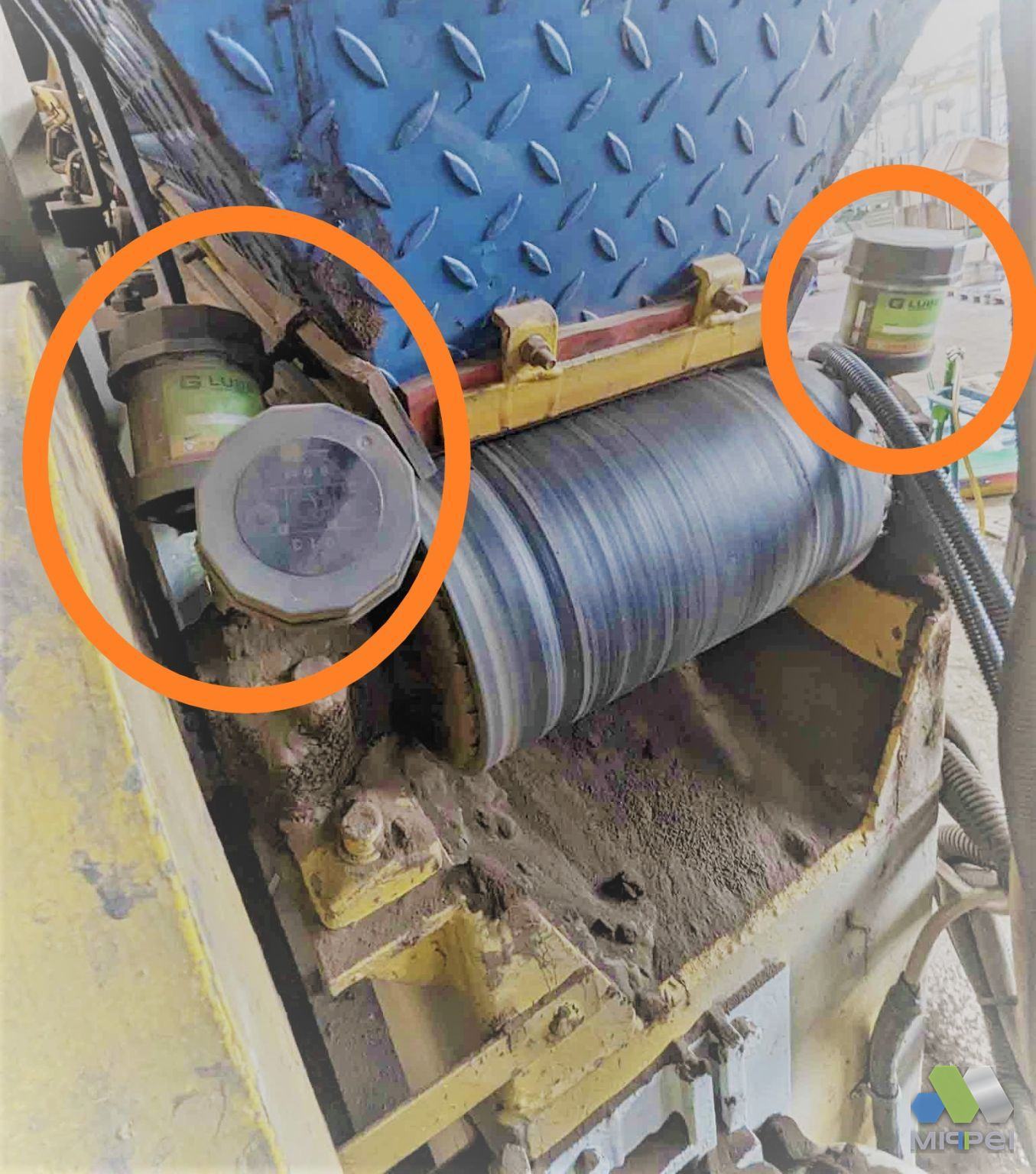 Tambor de esteira em mineração Dois lubrificadores automáticos nos mancais de tambor de esteira em mineração