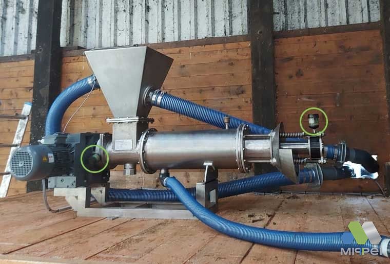 Transportador helicoidal de grãos Lubrificadores automáticos nos mancais de um transportador helicoidal de grãos