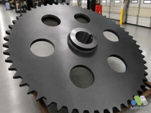 Rodas dentadas de engenharia Martin de diferentes diâmetros sobre pallet — Mippei