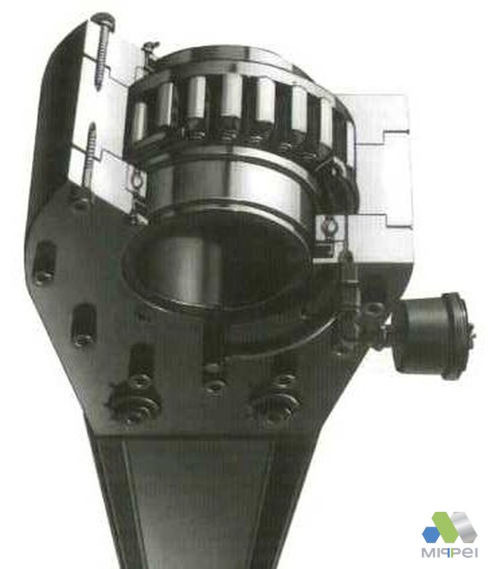 Contra recuo de alta capacidade com braço de torque apoiado na estrutura.