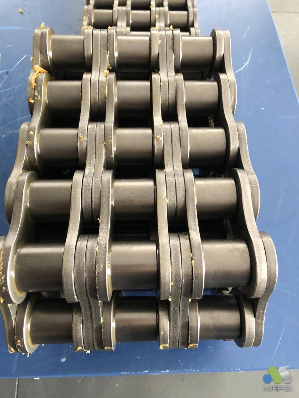 Detalhe da corrente tripla Tsubaki 40B-3 — Mippei