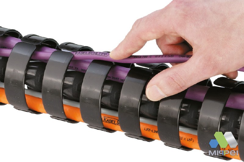 Cabos encaixados por pressão nos elos do ROBOTRAX R040 a R100