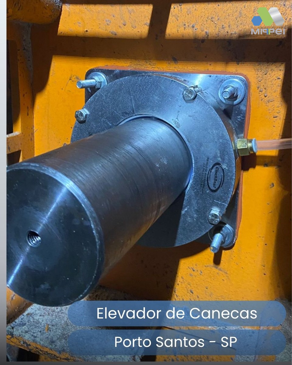 Vedação CinchSeal em elevador de canecas no Porto de Santos, SP