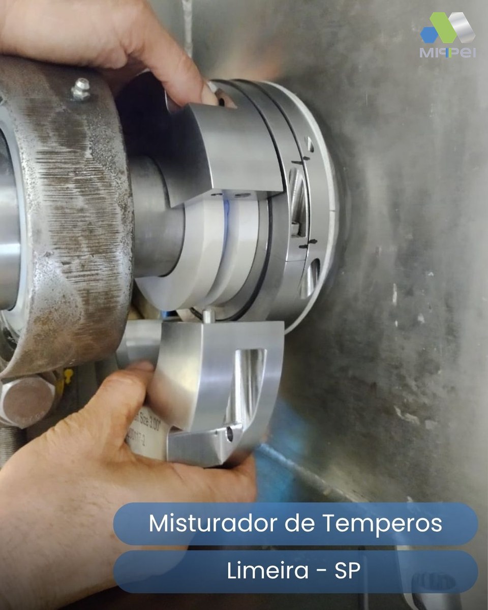 Vedação CinchSeal bipartida em misturador de temperos em Limeira, SP