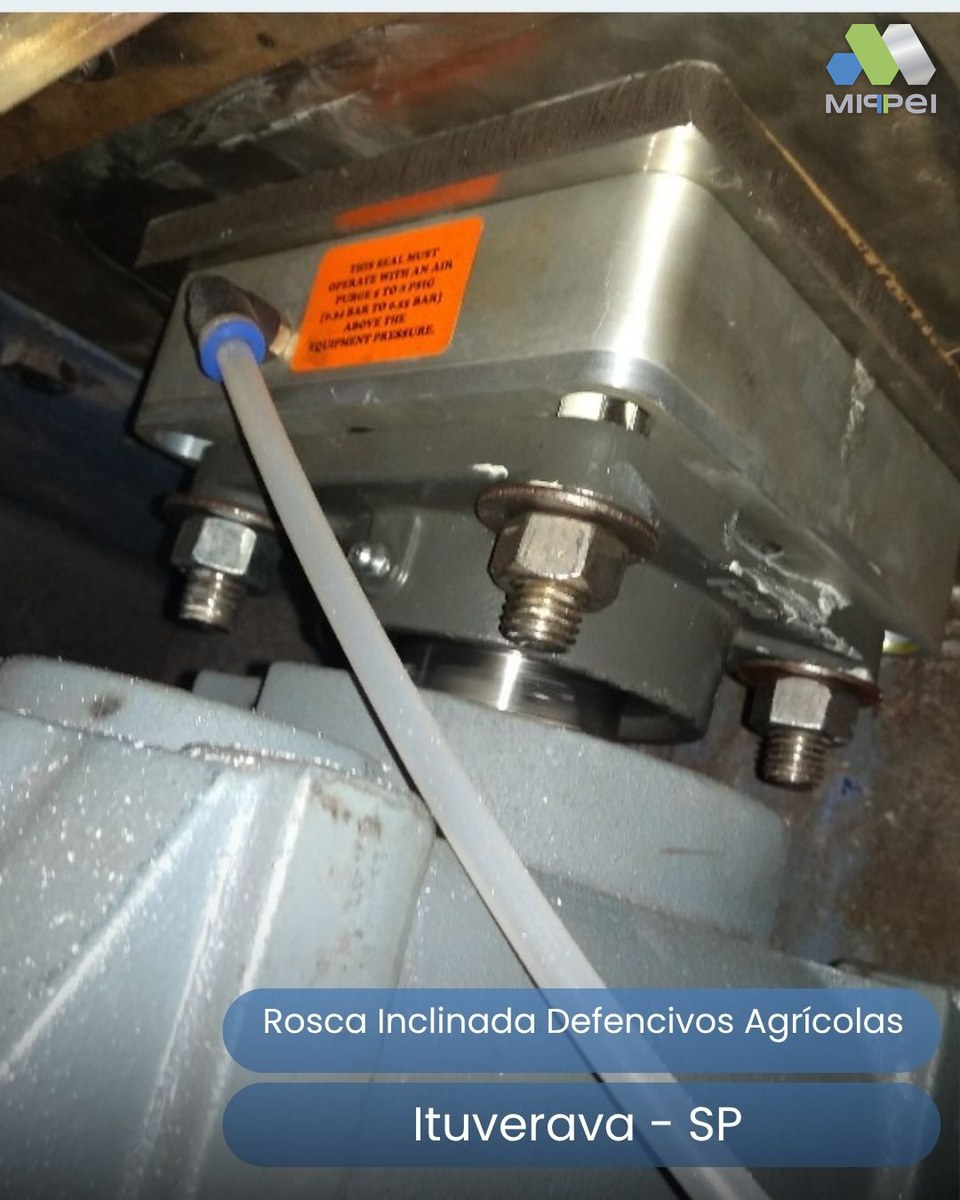 Vedação CinchSeal em rosca inclinada de defensivos agrícolas em Ituverava, SP